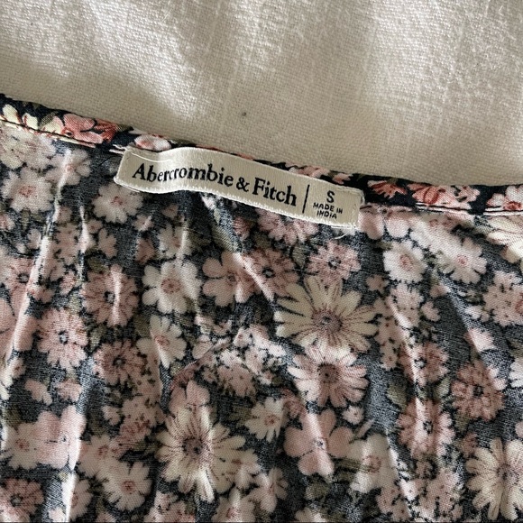 A&F Floral Crop blouse - Picture 2 of 5